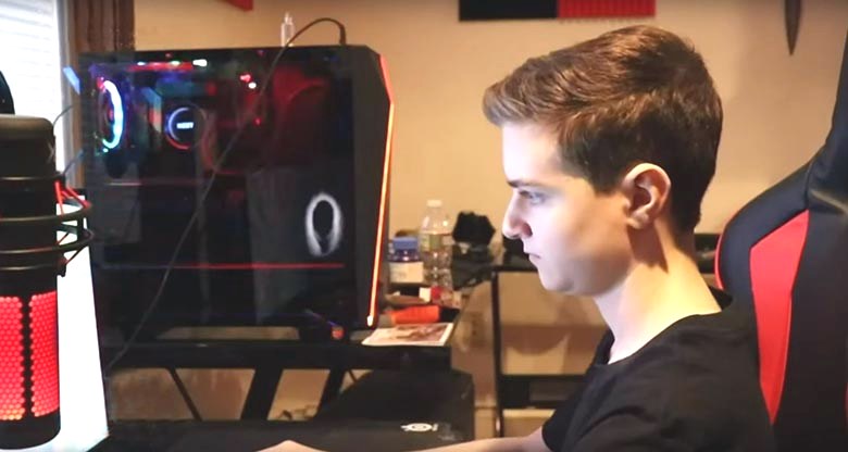 Egy apa megszabadítja fiát az iskolából, hogy teljes mértékben a videojátékokra koncentráljon.