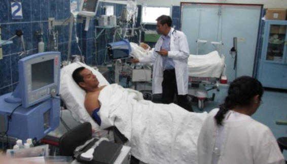 Az ejtőernyős csodás módon sérülés nélkül maradt, miután 1,5 kilométer magasról esett le