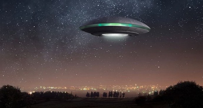 Az új év előtt az idegenek repülnek és gratulálnak nekünk az ünnephez