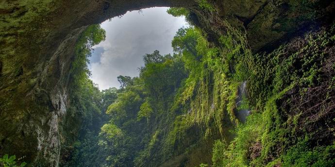 Egy barlang, ahol saját dzsungel, folyó és még felhők vannak