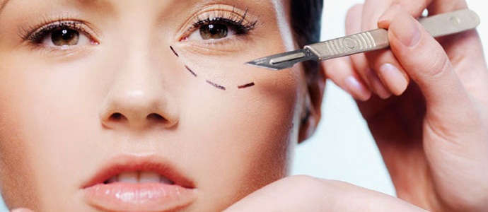 A plasztikai sebészet káros az agy számára