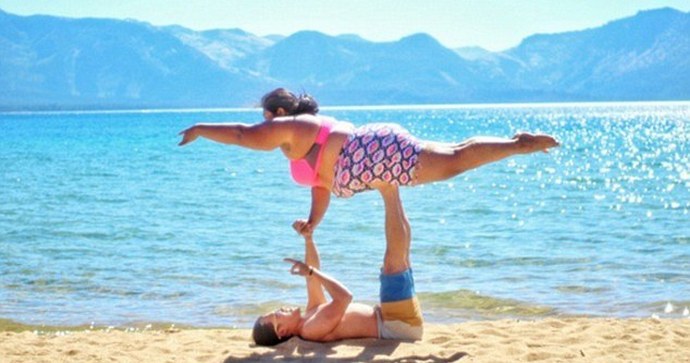 Lehet plasztikus és boldog akár egy teljes testtel is.