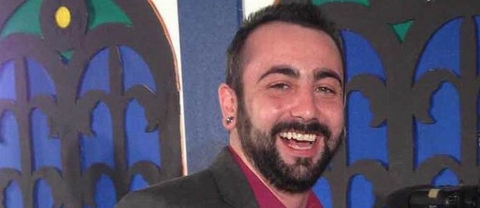 A későapja segített az íroknak megszabadulni a bombától