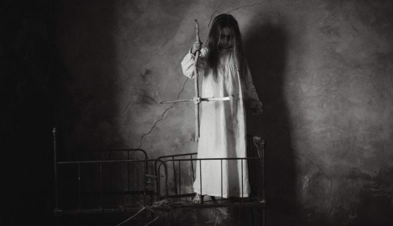 A rendõrség, aki az eltûnõ lányt kereste, elvette a szellemet