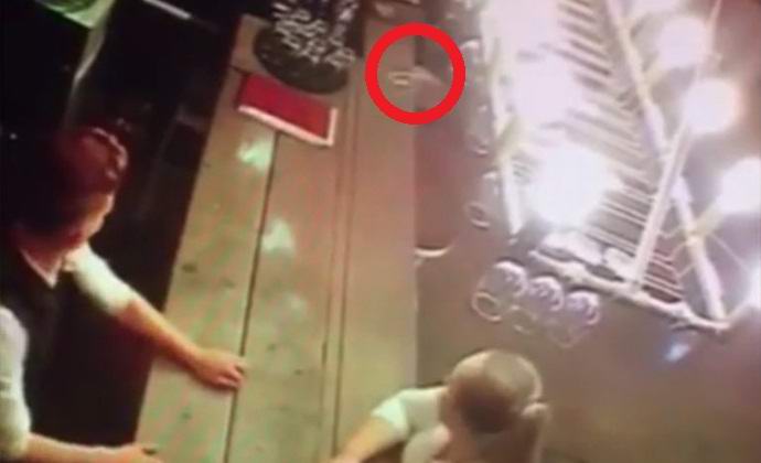 Poltergeist atrocitások egy angol étteremben