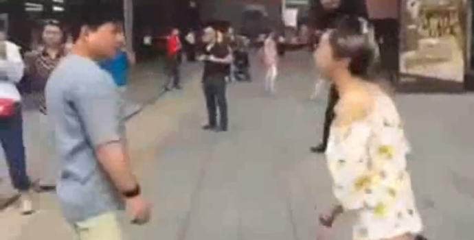 Az interneten találkozókkal az első randevúk során harc zajlott