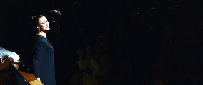 A híres balerina Maya Plisetskaya hamu szétszóródik Oroszország felett.