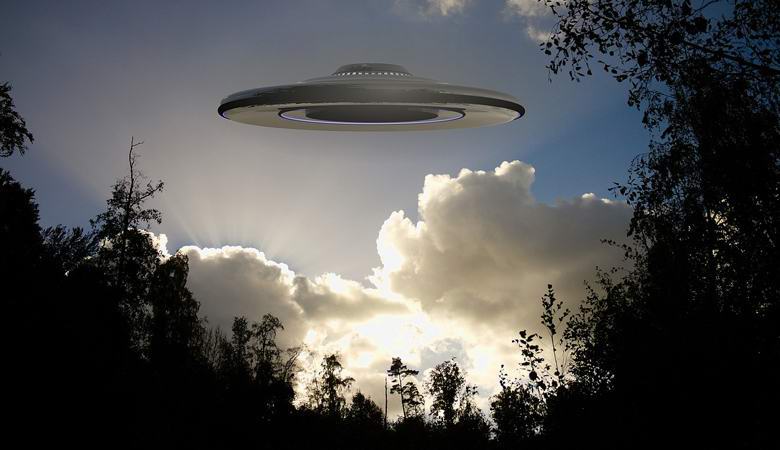 Bizarr UFO repül Mexikó felett
