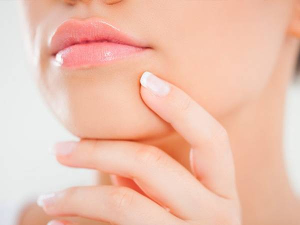 Pattanás az állon: mit fog mondani az ómen? 