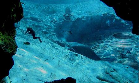 Az idegenek nem tolerálják a túl kíváncsi