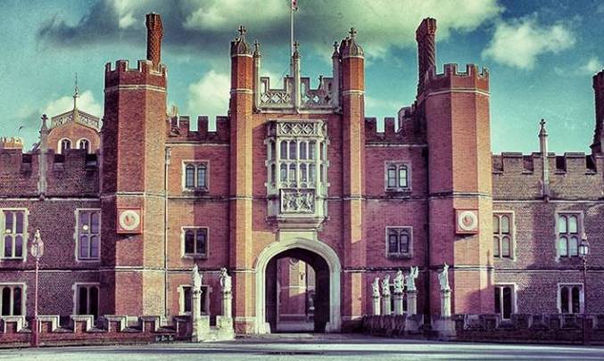 A Szürke Hölgy szelleme a keretbe esett