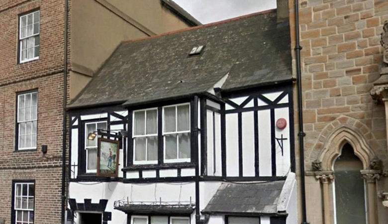 A kísérteties arcot egy régi kocsmában fényképezték