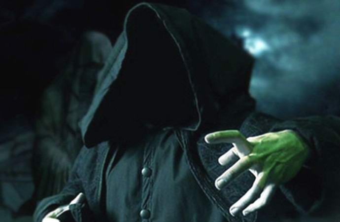 A fekete szerzetes szelleme visszatért a tükörbe