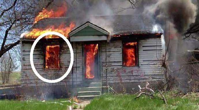 Szellem egy égő házban