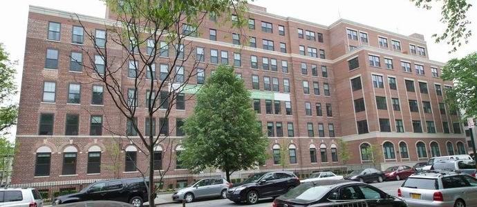 A szellemek rettegnek az elit New York-i otthon vendégeit és hordozóit