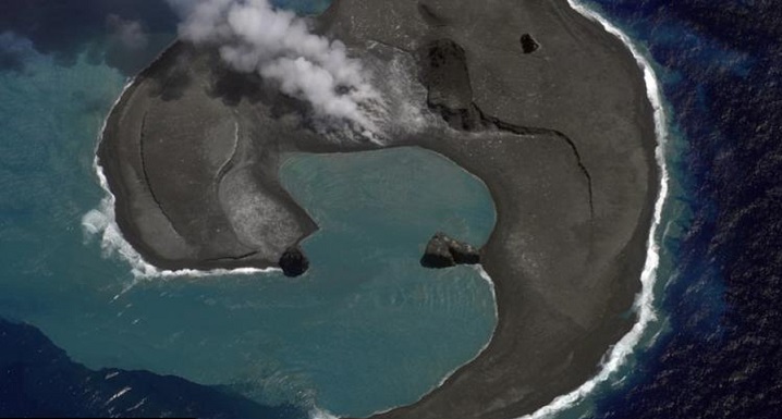 Az óriási kupolák hirtelen megjelenésének a tenger felszínén rejlik a titka