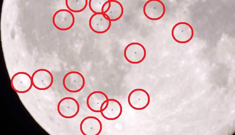 A homályos tárgyak raj repültek a telihold hátterében