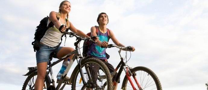 Az orosz kerékpárosok munkaruhát viselnek