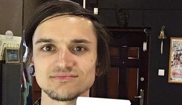 Egy iránytűt ültettek be egy orosz mellkasába