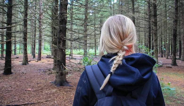 Az orosz nő állítólag titokzatos kutyaszerű lények örökbefogadott lánya