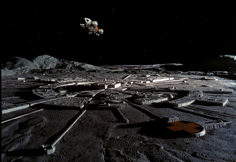 A kínai ufológusok által a holdon felfedezett városok romjai