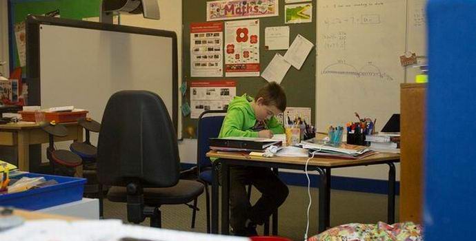 A bolygó leg magányosabb iskolás hirtelen népszerűvé vált.