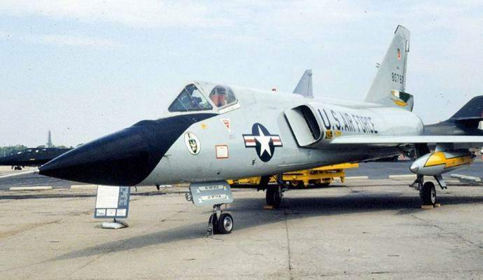 Repülőgép misztikusan repül és leszáll pilóta nélkül