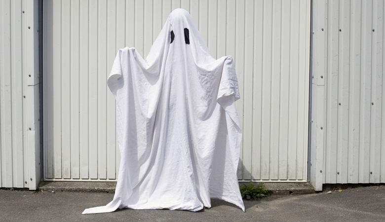 Egy házaspár kétszer fényképezett egy garázs szellemet