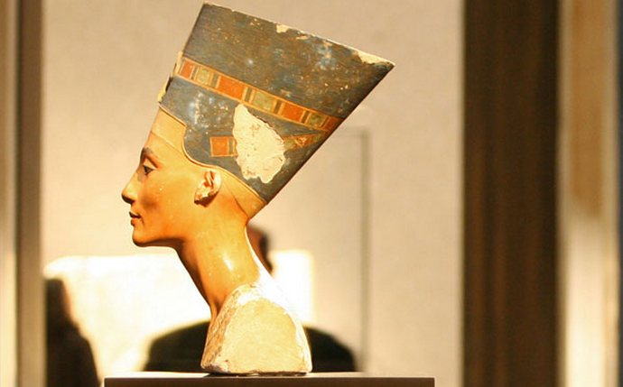 Érzés: Nefertiti sírja megtalálva