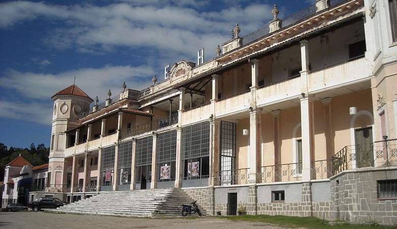 Egy hátborzongató kísérteties fiú fényképezte