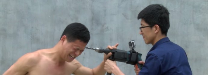 A Shaolin szerzetes nemcsak kardot, hanem fúrót sem vesz igénybe