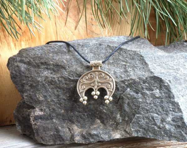 hold-amulett értéke 