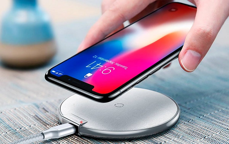 Az okostelefont két méterre lehet tölteni a töltőtől