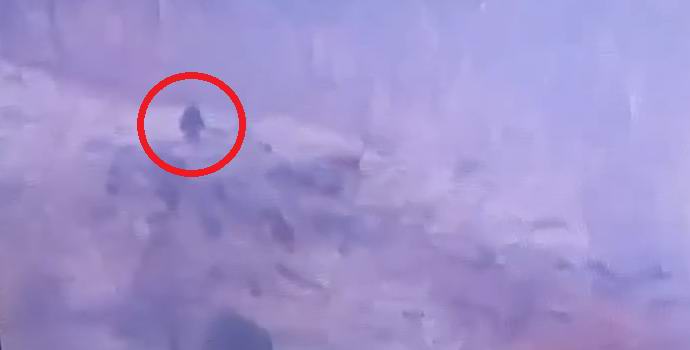 Tévéműsor nézése során egy amerikai felfedezte egy véletlenül egy Yeti operátor által lelőtt lövés