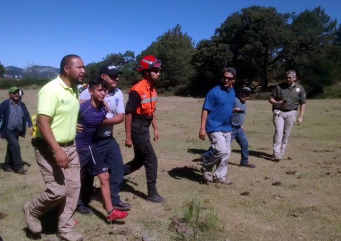 Egy kutya megment egy tinédzser a hegyekben