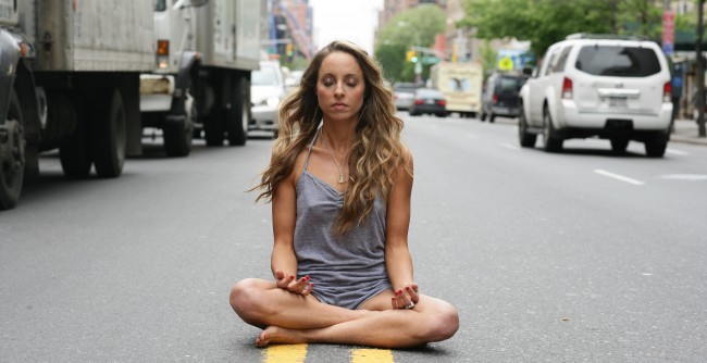 Tartsa meg az agy szürke anyagát - meditálj.