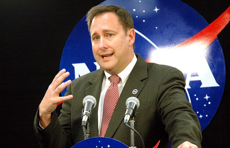 Az Egyesült Államok hivatalosan bejelentette, hogy visszatérnek a holdprogramhoz.