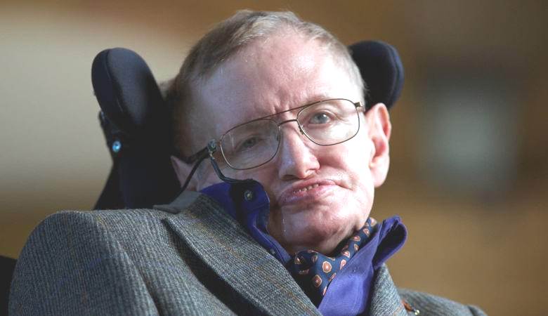 Stephen Hawking félt a fiatalemberi faj halálától
