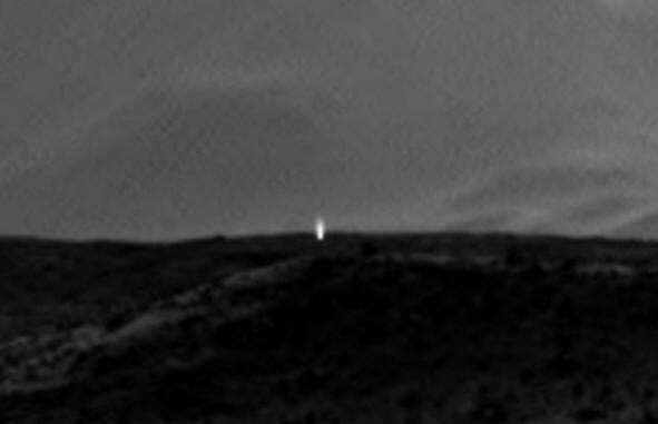 A fény oszlopa éjjel a Marson