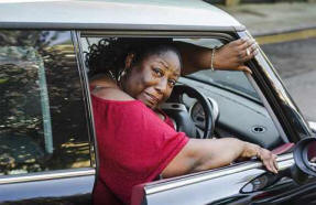 A 30 éves szumotista nem tud helytállni, mert nem illeszkedik az autósoktatójába.