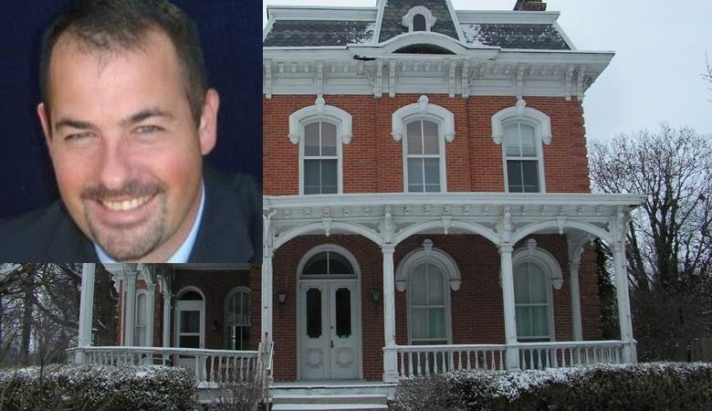 Egy régi ház természetfeletti tevékenysége a videokamera lencséjébe esett