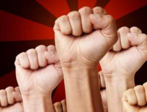 A jobb ököllel való összekötés javítja a memóriát.