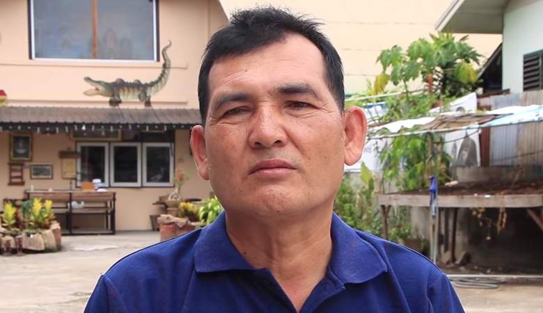 Egy thaiföldi ember krokodillával él a házában 20 éve.