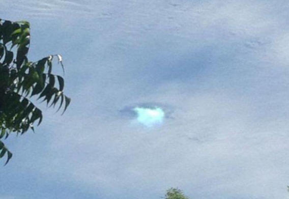 Titokzatos lyukak az égen Kalifornia felett