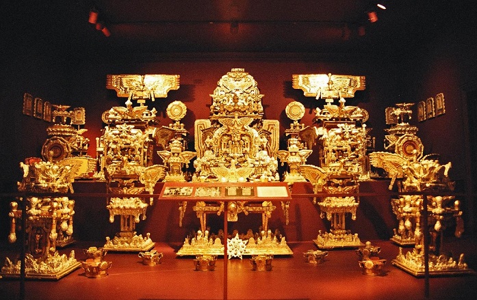 James Hampton trónjának titka és titkosított jegyzetei