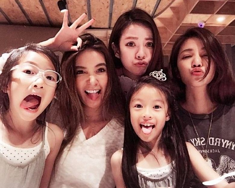 Időtlen nők tajvani családja