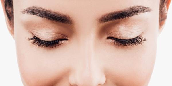 pattanás a szemöldök ómen 