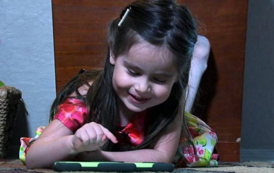 A három éves lány a bolygó leg intelligensebb emberei között volt.