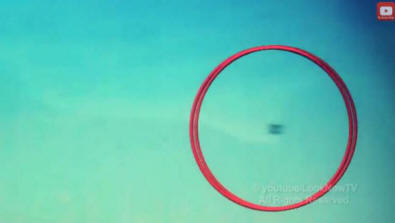 Egy turista fényképezett egy nagy sebességű UFO-t a buszablakon