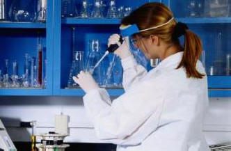 A tudósok az élő baktériumokat az aranyhoz kapcsolják